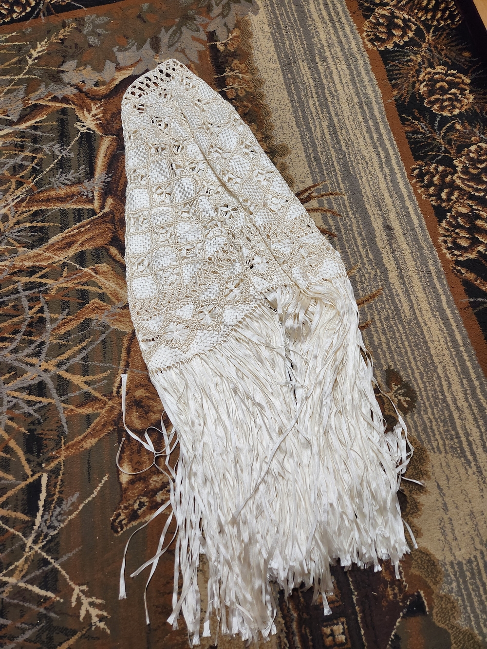Vintage Shaul Handmade Cream Macramé with Fringe - Picture 11 of 12